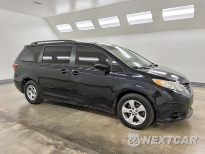 Czwarte zdjęcie samochodu z boku: 2015 TOYOTA SIENNA LE VIN:5TDKK3DC4FS680788 - miniatura