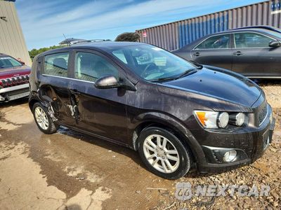 Czwarte zdjęcie samochodu z boku: 2014 CHEVROLET SONIC LT VIN:1G1JC6SH2E4150251 - miniatura