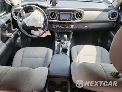 Zdjęcie 8 z 12 samochodu: 2018 TOYOTA TACOMA SR5 V6 VIN:3TMDZ5BN6JM040613 - miniatura