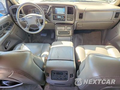 Zdjęcie 8 z 13 samochodu: 2005 GMC YUKON XL DENALI VIN:1GKFK66U05J217362 - miniatura