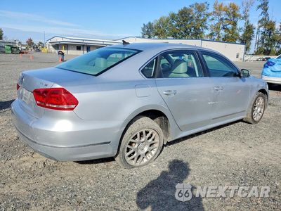 Trzecie zdjęcie samochodu z tyłu: 2013 VOLKSWAGEN PASSAT SE VIN:1VWBN7A32DC043011 - miniatura