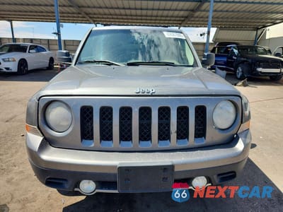Piąte zdjęcie samochodu w środku: 2014 JEEP PATRIOT SPORT VIN:1C4NJPBBXED602754 - miniatura