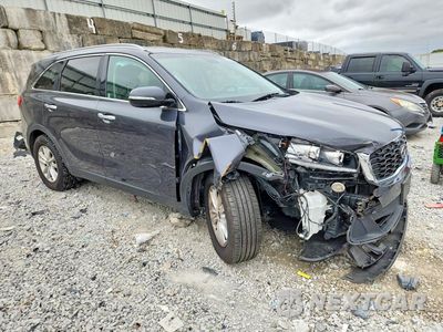 Czwarte zdjęcie samochodu z boku: 2019 KIA SORENTO LX VIN:5XYPG4A33KG551479 - miniatura