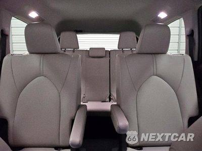 Zdjęcie 10 z 13 samochodu: 2025 TOYOTA GRAND HIGHLANDER XLE VIN:5TDAAAA56SS029309 - miniatura