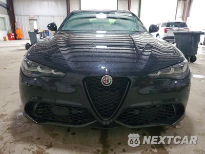 Piąte zdjęcie samochodu w środku: 2024 ALFA ROMEO GIULIA TI VIN:ZARFANBN8R7679605 - miniatura
