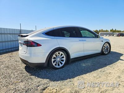Trzecie zdjęcie samochodu z tyłu: 2017 TESLA MODEL X VIN:5YJXCBE27HF059233 - miniatura