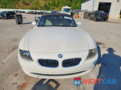 Piąte zdjęcie samochodu w środku: 2005 BMW Z4 2.5 VIN:4USBT33545LS54965 - miniatura
