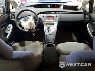 Zdjęcie 8 z 12 samochodu: 2014 TOYOTA PRIUS THREE VIN:JTDKN3DU0E1772234 - miniatura