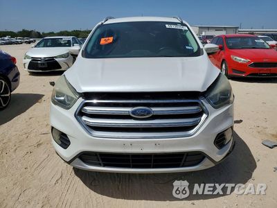 Piąte zdjęcie samochodu w środku: 2017 FORD ESCAPE TITANIUM VIN:1FMCU9JD0HUD84692 - miniatura