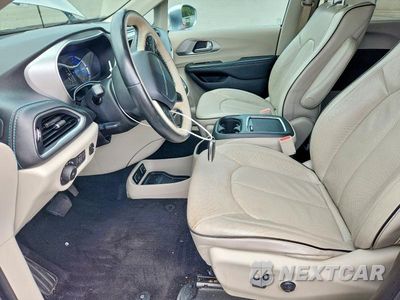 Zdjęcie 7 z 13 samochodu: 2018 CHRYSLER PACIFICA HYBRID LIMITED VIN:2C4RC1N70JR109642 - miniatura