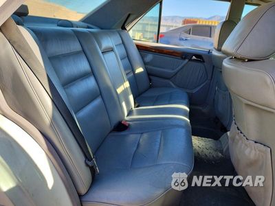 Zdjęcie 10 z 12 samochodu: 1994 MERCEDES-BENZ E 320 VIN:WDBEA32E1RC104813 - miniatura
