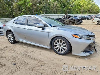 Czwarte zdjęcie samochodu z boku: 2020 TOYOTA CAMRY LE VIN:4T1C11AK5LU992547 - miniatura