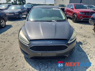 Piąte zdjęcie samochodu w środku: 2016 FORD FOCUS S VIN:1FADP3E26GL241407 - miniatura