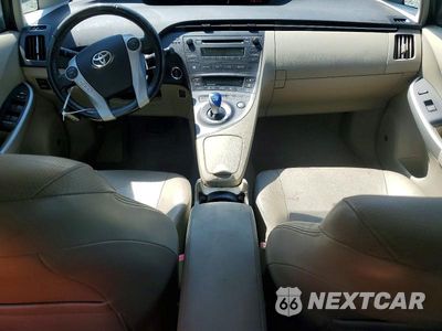 Zdjęcie 8 z 12 samochodu: 2011 TOYOTA PRIUS FOUR VIN:JTDKN3DU8B1400135 - miniatura