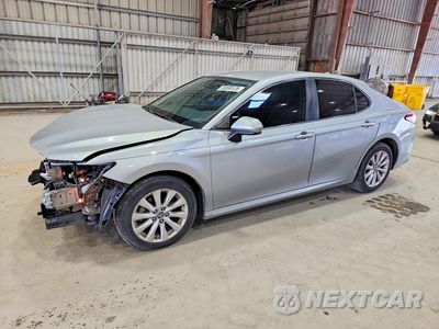 2020 TOYOTA CAMRY LE 4T1C11AK8LU399409 - główne zdjęcie licytacji z USA - miniatura