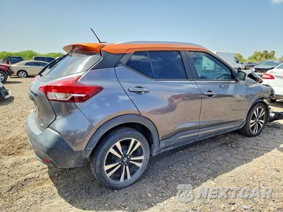 Trzecie zdjęcie samochodu z tyłu: 2019 NISSAN KICKS SR VIN:3N1CP5CU9KL557955 - miniatura