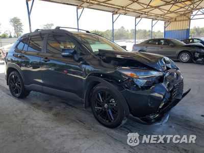 Czwarte zdjęcie samochodu z boku: 2025 TOYOTA COROLLA CROSS HYBRID NIGHTSHADE VIN:7MUFBABG4SV075519 - miniatura