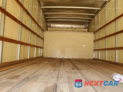Zdjęcie 10 z 12 samochodu: 2004 FORD E350 BOX TRUCK VIN:1FDWE35L74HA70579 - miniatura