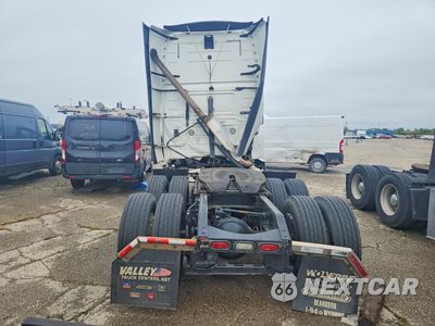 Zdjęcie 6 z 13 samochodu: 2014 VOLVO VNL SEMI TRUCK VIN:4V4NC9EH5EN170384 - miniatura