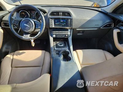 Zdjęcie 8 z 12 samochodu: 2017 JAGUAR F-PACE VIN:SADCS2BVXHA056257 - miniatura