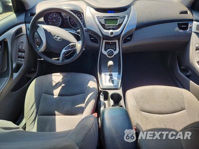Zdjęcie 8 z 12 samochodu: 2012 HYUNDAI ELANTRA GLS VIN:5NPDH4AE7CH080156 - miniatura
