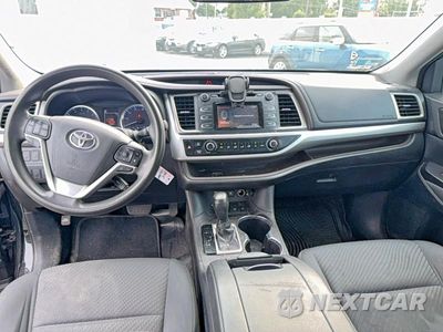 Zdjęcie 9 z 10 samochodu: 2018 TOYOTA HIGHLANDER LE VIN:5TDBZRFH9JS904623 - miniatura