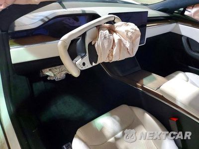 Zdjęcie 8 z 12 samochodu: 2022 TESLA MODEL S VIN:5YJSA1E5XNF471601 - miniatura
