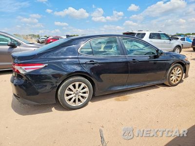 Trzecie zdjęcie samochodu z tyłu: 2019 TOYOTA CAMRY LE VIN:4T1B11HKXKU813628 - miniatura