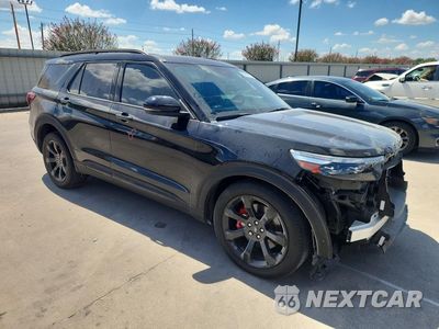 Czwarte zdjęcie samochodu z boku: 2022 FORD EXPLORER ST VIN:1FM5K7GC3NGB00760 - miniatura