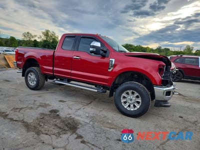 Czwarte zdjęcie samochodu z boku: 2017 FORD F250 SUPER DUTY VIN:1FT7X2B6XHED03096 - miniatura