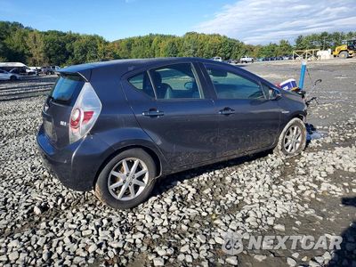 Trzecie zdjęcie samochodu z tyłu: 2014 TOYOTA PRIUS C FOUR VIN:JTDKDTB3XE1574175 - miniatura
