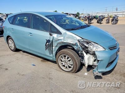 Czwarte zdjęcie samochodu z boku: 2014 TOYOTA PRIUS V VIN:JTDZN3EU8EJ000898 - miniatura