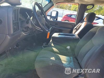 Zdjęcie 7 z 12 samochodu: 2006 CHEVROLET SILVERADO K2500 HEAVY DUTY VIN:1GCHK23DX6F224423 - miniatura