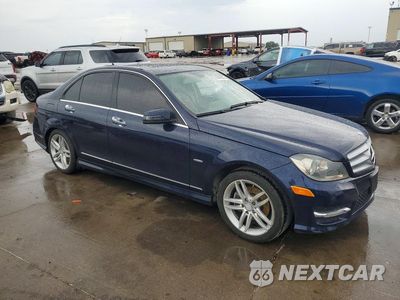 Czwarte zdjęcie samochodu z boku: 2012 MERCEDES-BENZ C 250 VIN:WDDGF4HBXCR238311 - miniatura