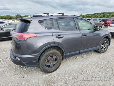 Trzecie zdjęcie samochodu z tyłu: 2018 TOYOTA RAV4 LE VIN:JTMZFREV8JJ728689 - miniatura