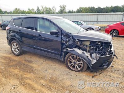 Czwarte zdjęcie samochodu z boku: 2017 FORD ESCAPE SE VIN:1FMCU9GD2HUC07844 - miniatura