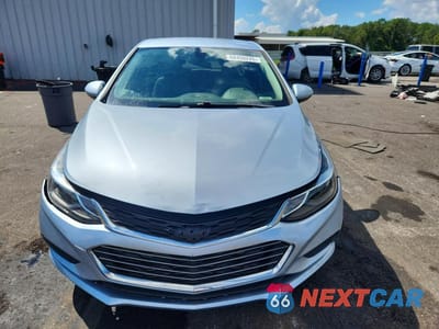 Piąte zdjęcie samochodu w środku: 2018 CHEVROLET CRUZE LT VIN:1G1BE5SM5J7195537 - miniatura