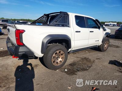 Trzecie zdjęcie samochodu z tyłu: 2026 TOYOTA TACOMA TRAILHUNTER HV VIN:3TYLC5LN0TT061492 - miniatura