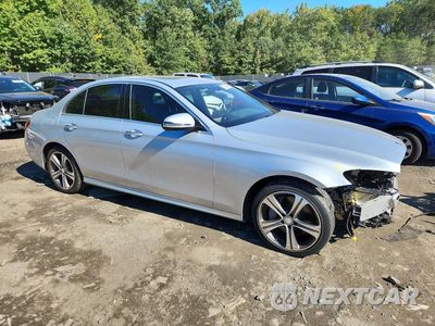 Czwarte zdjęcie samochodu z boku: 2017 MERCEDES-BENZ E 300 4MATIC VIN:WDDZF4KBXHA191773 - miniatura