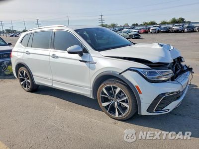 Czwarte zdjęcie samochodu z boku: 2022 VOLKSWAGEN TIGUAN VIN:3VV4B7AX3NM138721 - miniatura