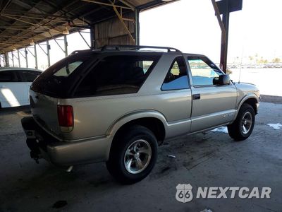 Trzecie zdjęcie samochodu z tyłu: 2003 CHEVROLET BLAZER VIN:1GNCS18X03K174648 - miniatura