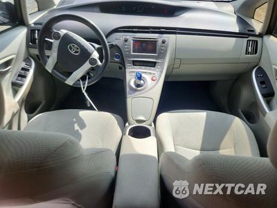 Zdjęcie 8 z 12 samochodu: 2013 TOYOTA PRIUS TWO VIN:JTDKN3DU7D5640806 - miniatura