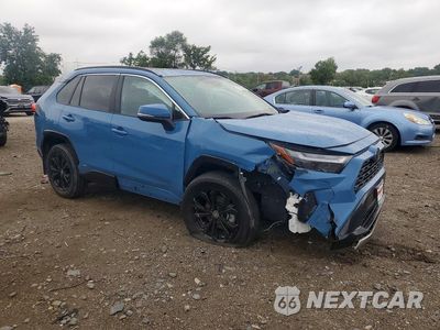 Czwarte zdjęcie samochodu z boku: 2025 TOYOTA RAV4 SE VIN:4T3T6RFV9SU180127 - miniatura