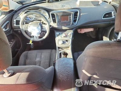 Zdjęcie 8 z 13 samochodu: 2016 CHRYSLER 200 LIMITED VIN:1C3CCCAB1GN102057 - miniatura