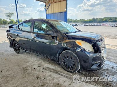Czwarte zdjęcie samochodu z boku: 2013 NISSAN VERSA 1.6 S VIN:3N1CN7AP2DL894338 - miniatura