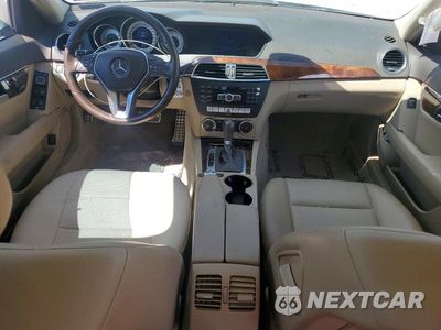 Zdjęcie 8 z 13 samochodu: 2013 MERCEDES-BENZ C 300 4MATIC VIN:WDDGF8AB6DA769121 - miniatura