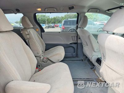 Zdjęcie 11 z 13 samochodu: 2013 TOYOTA SIENNA LE VIN:5TDKK3DC0DS310130 - miniatura