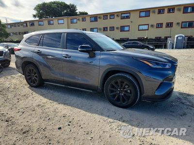 Czwarte zdjęcie samochodu z boku: 2023 TOYOTA HIGHLANDER XLE VIN:5TDKDRAHXPS022388 - miniatura