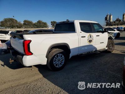 Trzecie zdjęcie samochodu z tyłu: 2026 TOYOTA TUNDRA CREWMAX SR5 VIN:5TFLA5BC0TX003958 - miniatura