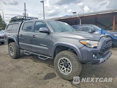 Czwarte zdjęcie samochodu z boku: 2018 TOYOTA TACOMA TRD SPORT VIN:3TMCZ5AN7JM130964 - miniatura